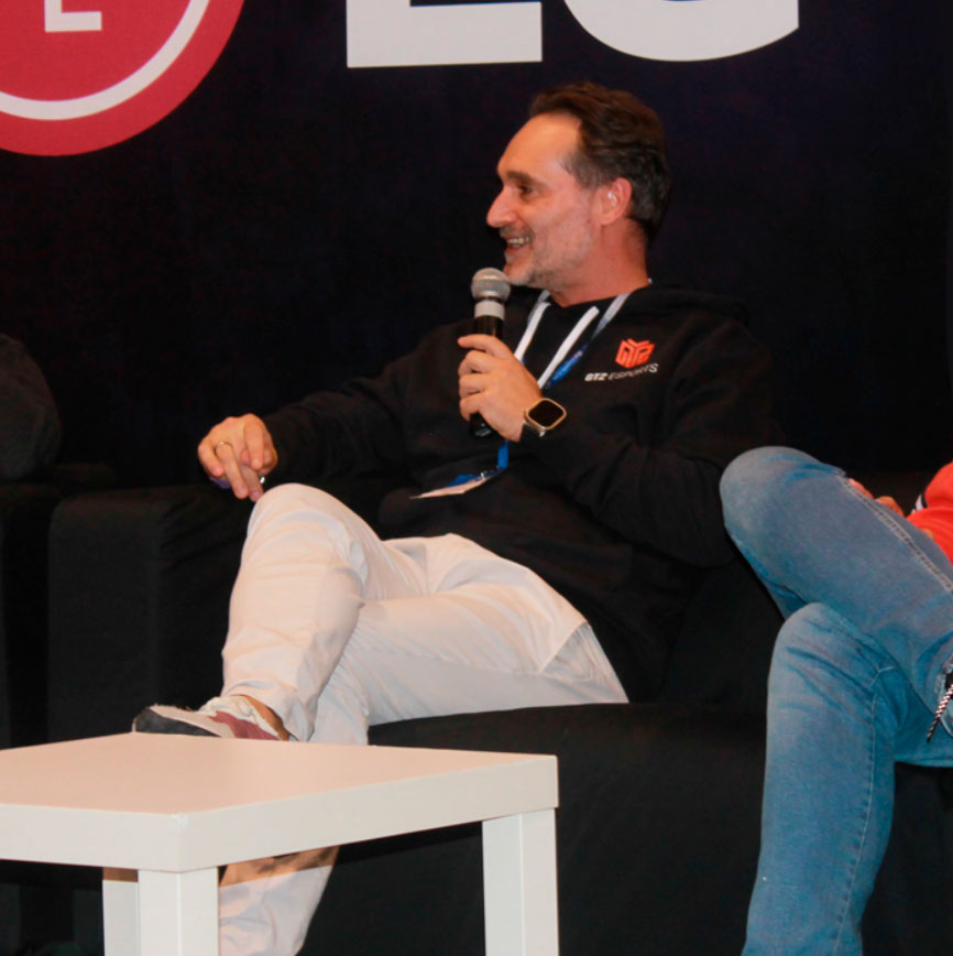 Representante da GTZ Esports num painel sobre sustentabilidade